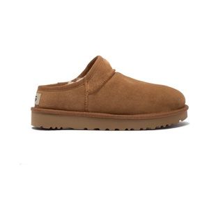 Chestnut size 7 Ugg classic slipper